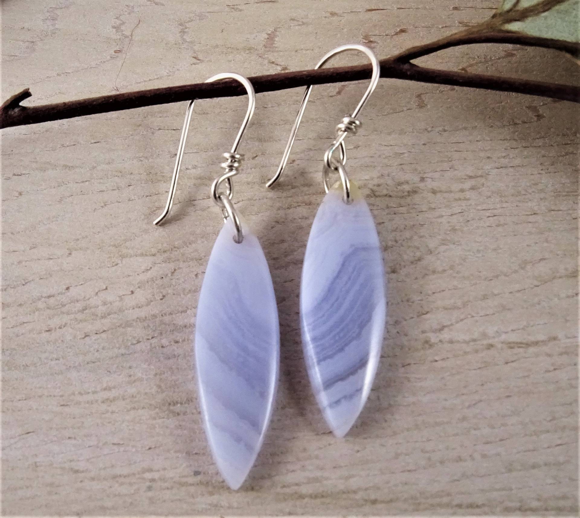 Blaue Spitze Achat Ohrringe | Cabochon Hellblaue Edelstein Immergrün Blau Strand Blaue Spitze Achat Ohrringe | Cabochon Hellblaue Edelstein Immergrün Blau Strand von AnnieRandlett