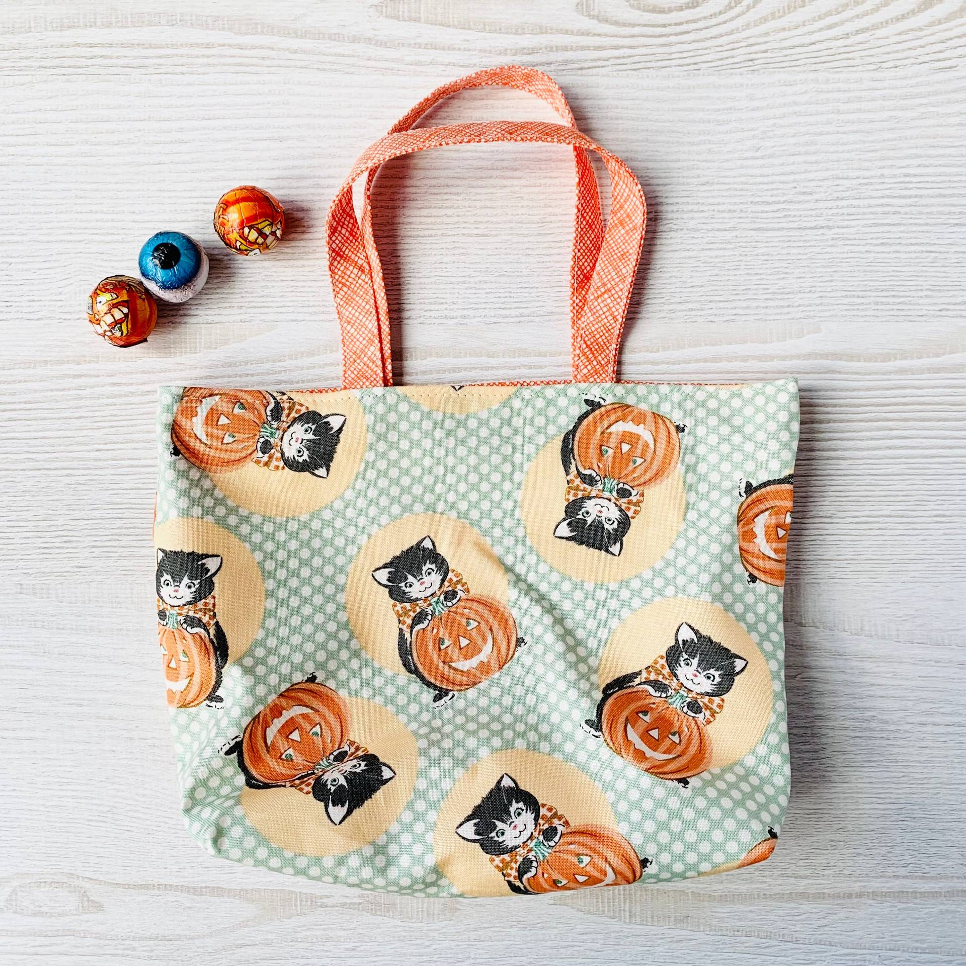 Kitty Mais Süßes Oder Saures Tote Bag von AnnieThornalley