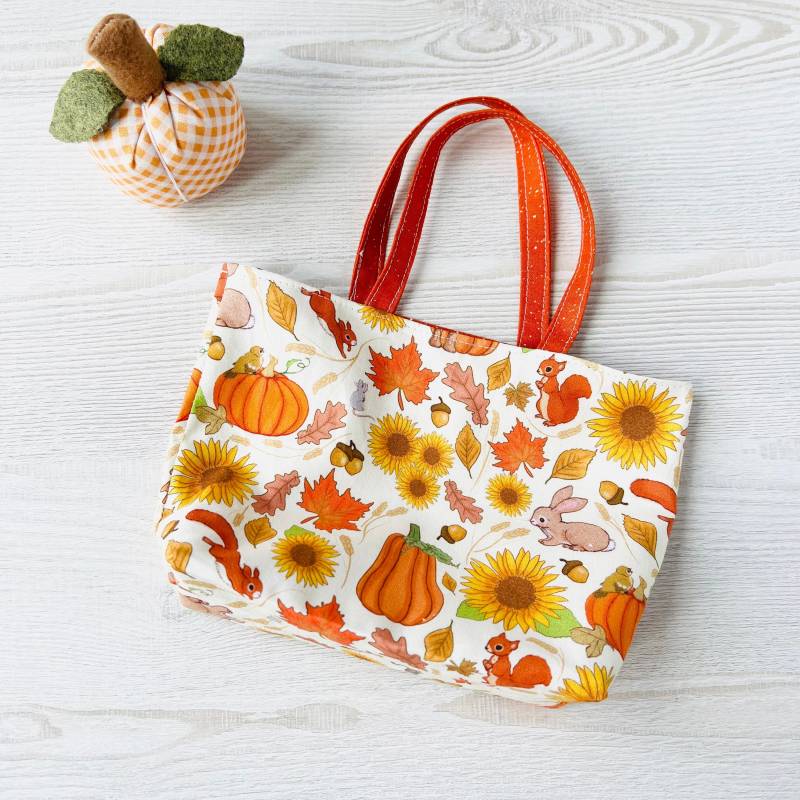 Trick Or Treat Bag - Belle & Boo Ditsy Halloween Print von AnnieThornalley