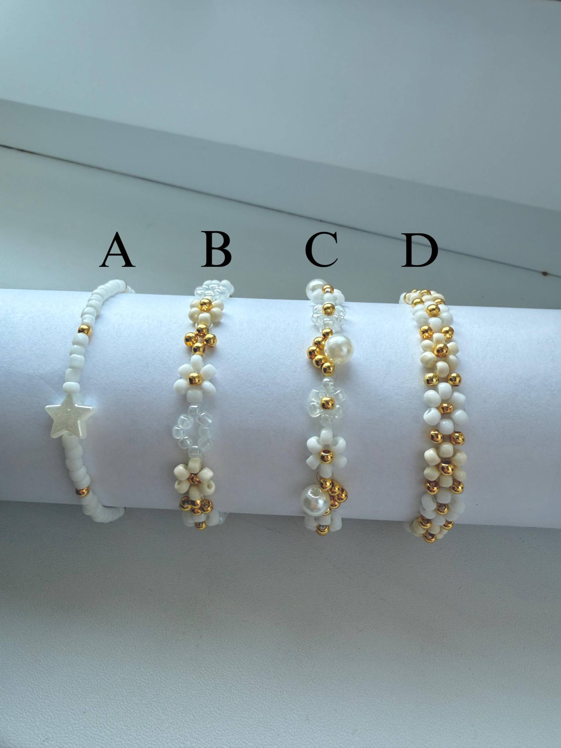 Weiss&beige Handgemachtes Perlenarmband Weiss&beige Handgemachtes Perlenarmband von AnniiesJewels