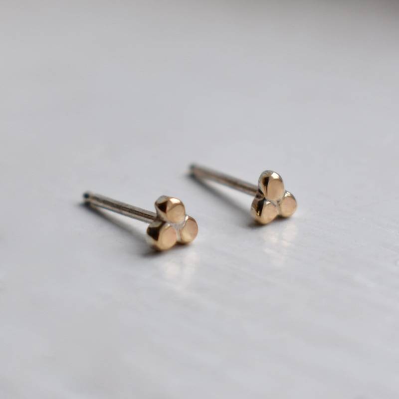 Hergestellt - Auf Bestellung Kleine 14 K Gold Kiesel Post Ohrringe Mit Sterling Silber Zurück Und Beiträge Hergestellt - Auf Bestellung Kleine 14 K Gold Kiesel Post Ohrringe Mit Sterling Silber Zurück Und Beiträge von AnnikaRundberg