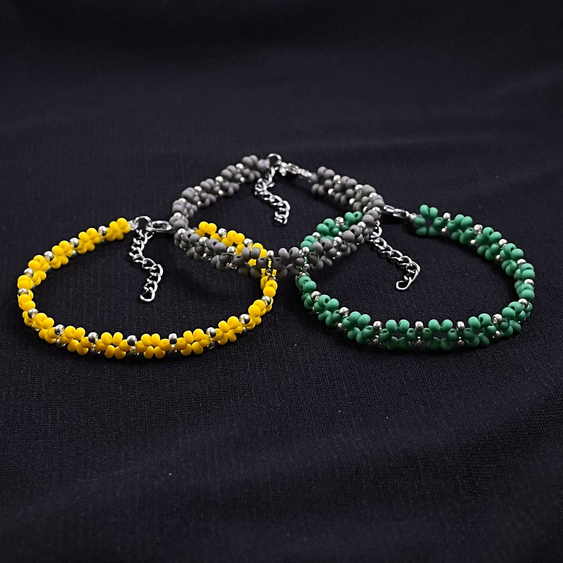 Mattes Blumen Armband ∞ Mattes Perlenarmband Handgemachter Schmuck Perles Mattes Blumen Armband ∞ Mattes Perlenarmband Handgemachter Schmuck Perles von AnnilotteCH