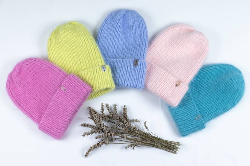 Angora Wintermütze, Damen-, Mädchen Wintermütze. Strick Mütze. Beanie Handgestrickt. Viele Farben von Annknitting4you