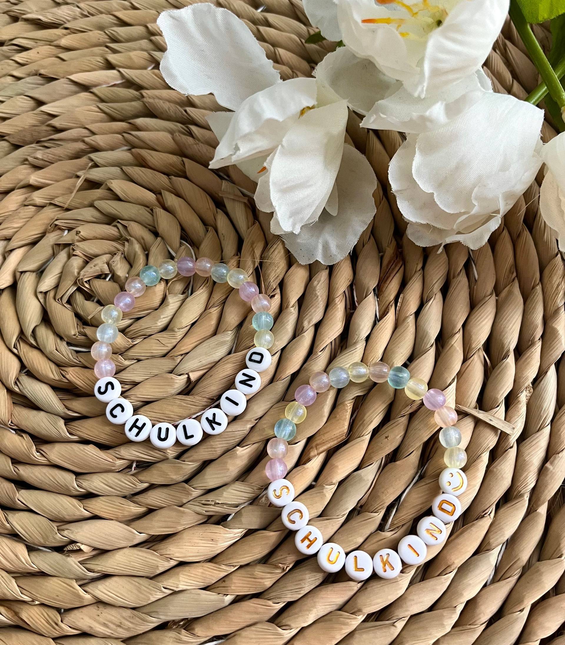 Schulkind Armband | Kinderarmband Perlenarmband Personalisiertes Zur Einschulung Mermaid-Regenbogen von AnnmisHerzensshop