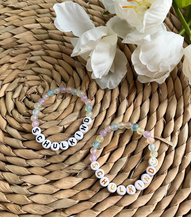 Schulkind Armband | Kinderarmband Perlenarmband Personalisiertes Zur Einschulung Mermaid-Regenbogen von AnnmisHerzensshop