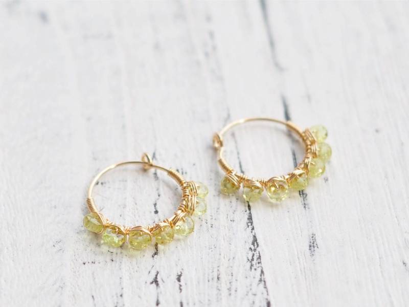 Alexandrit Ohrringe Kleine Reifen Ohrring Brautjungfer Geschenk, Schmuck, Gold-Blaue Ohrringe, Draht Gewickelt Edelstein Ohrringe von AnnoCrafts