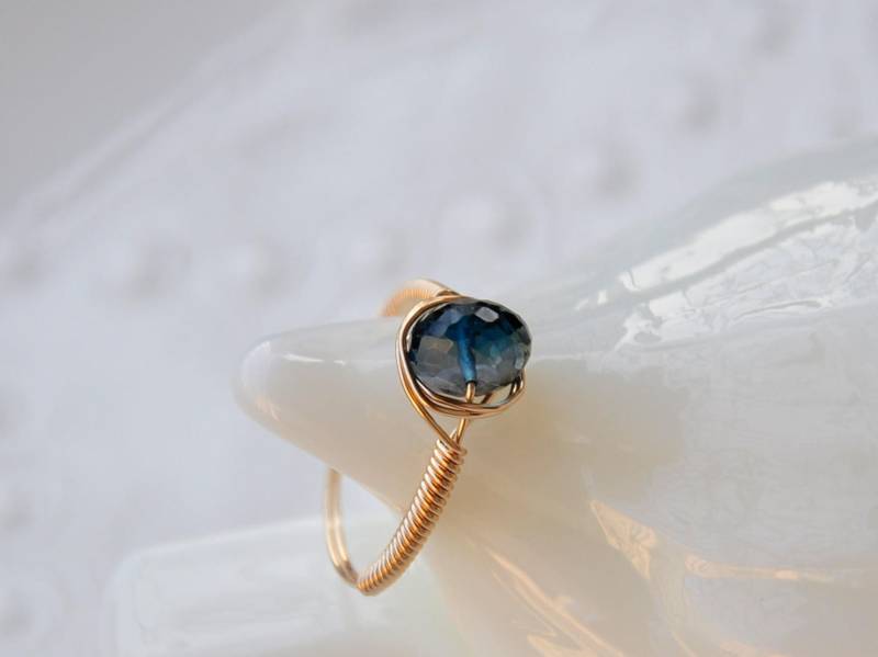 London Blau Topas Ring Statement Ringe November Birthstone Personalisierte Aussage Satelliten Geschenk Für Männer von AnnoCrafts