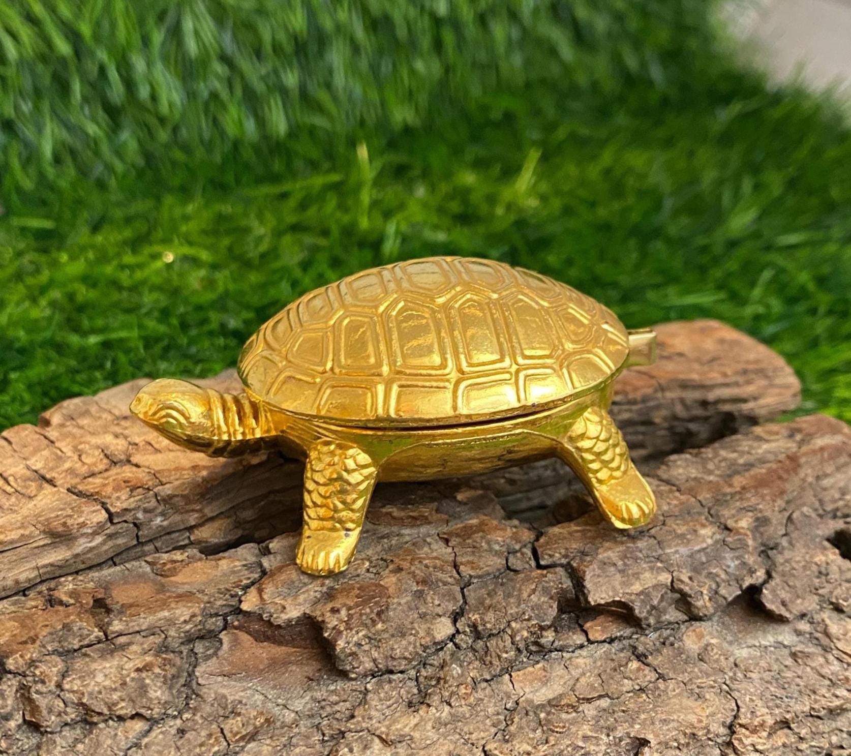 Kleine, Goldene Vintage Metall Dose, Schildkröten-Form, Pillendose/ Süßstoffdose, Vintage, Schmuckdose von AnnodazumalShop
