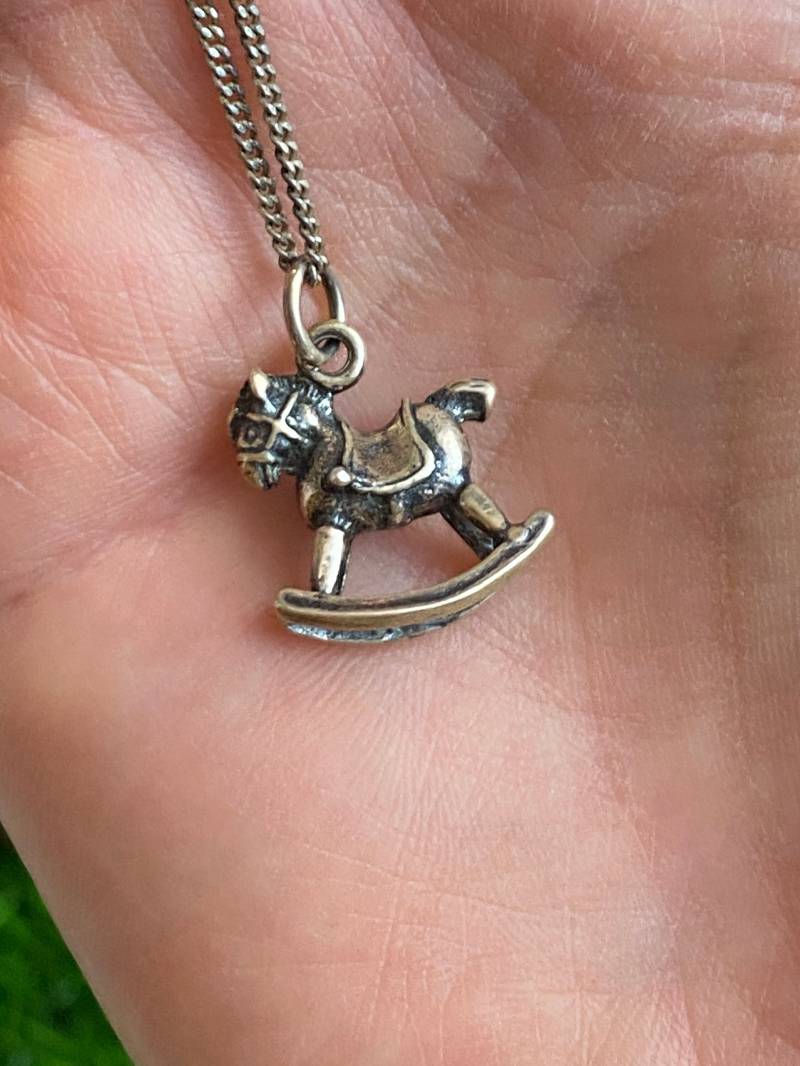 Vintage Kettenanhänger Schaukelpferd Sterling Silber Mit Silberkette 835Er, Halskette von AnnodazumalShop