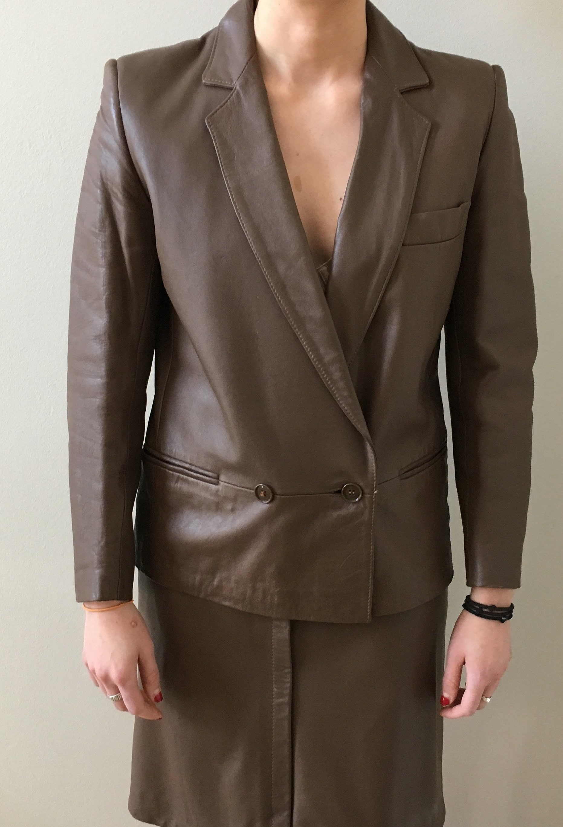 Schokoladenbraune, Zweireihige Damenlederjacke Und Rock Aus Florenz, Italien Größe 40 Oder Petite Small von AnnoulaSoul