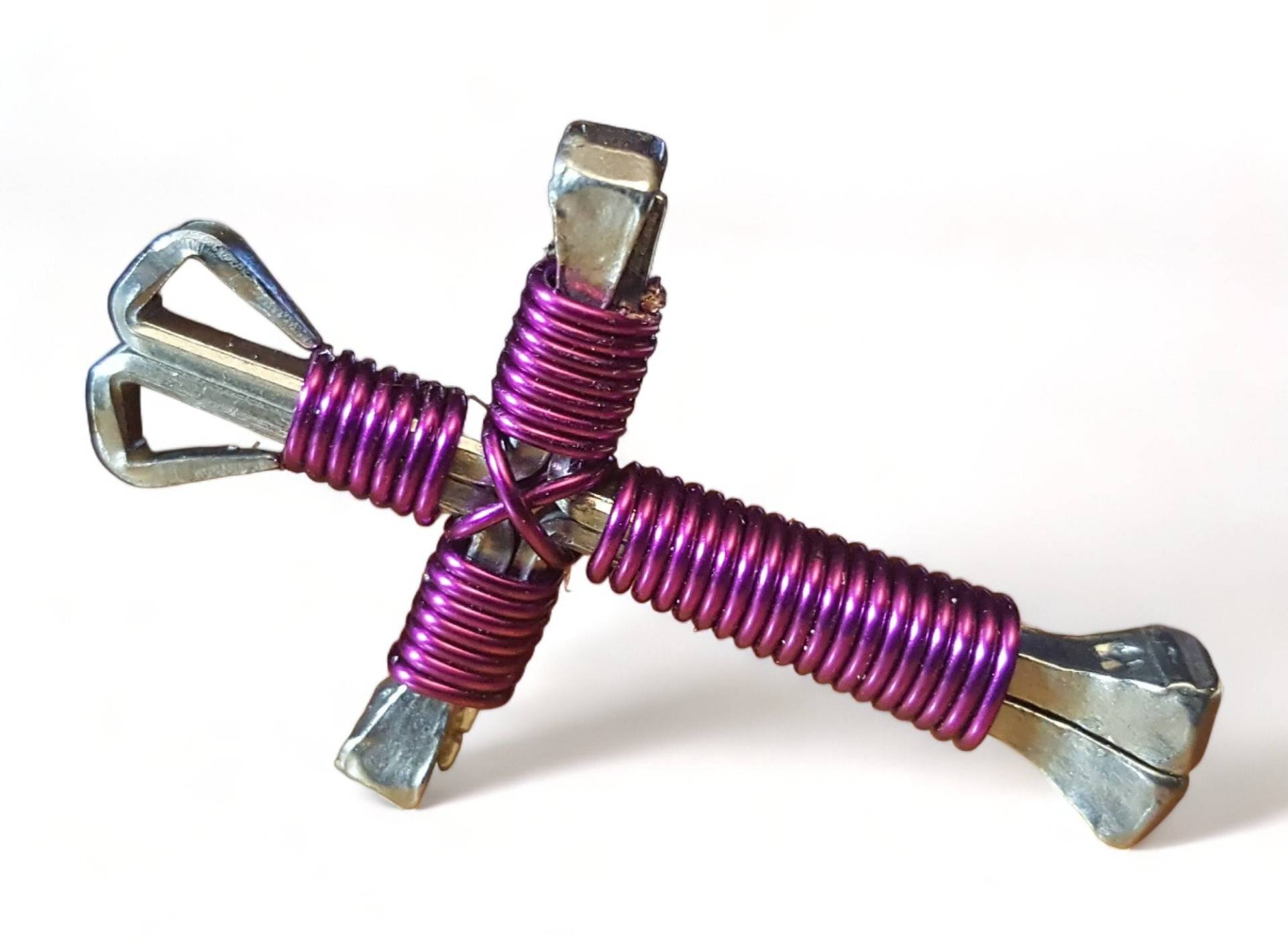 Anhänger Kreuz Halskette Magenta Christian Wire Metal Nails Schmuck Jesus Brand New von AnnsCreativeCorner