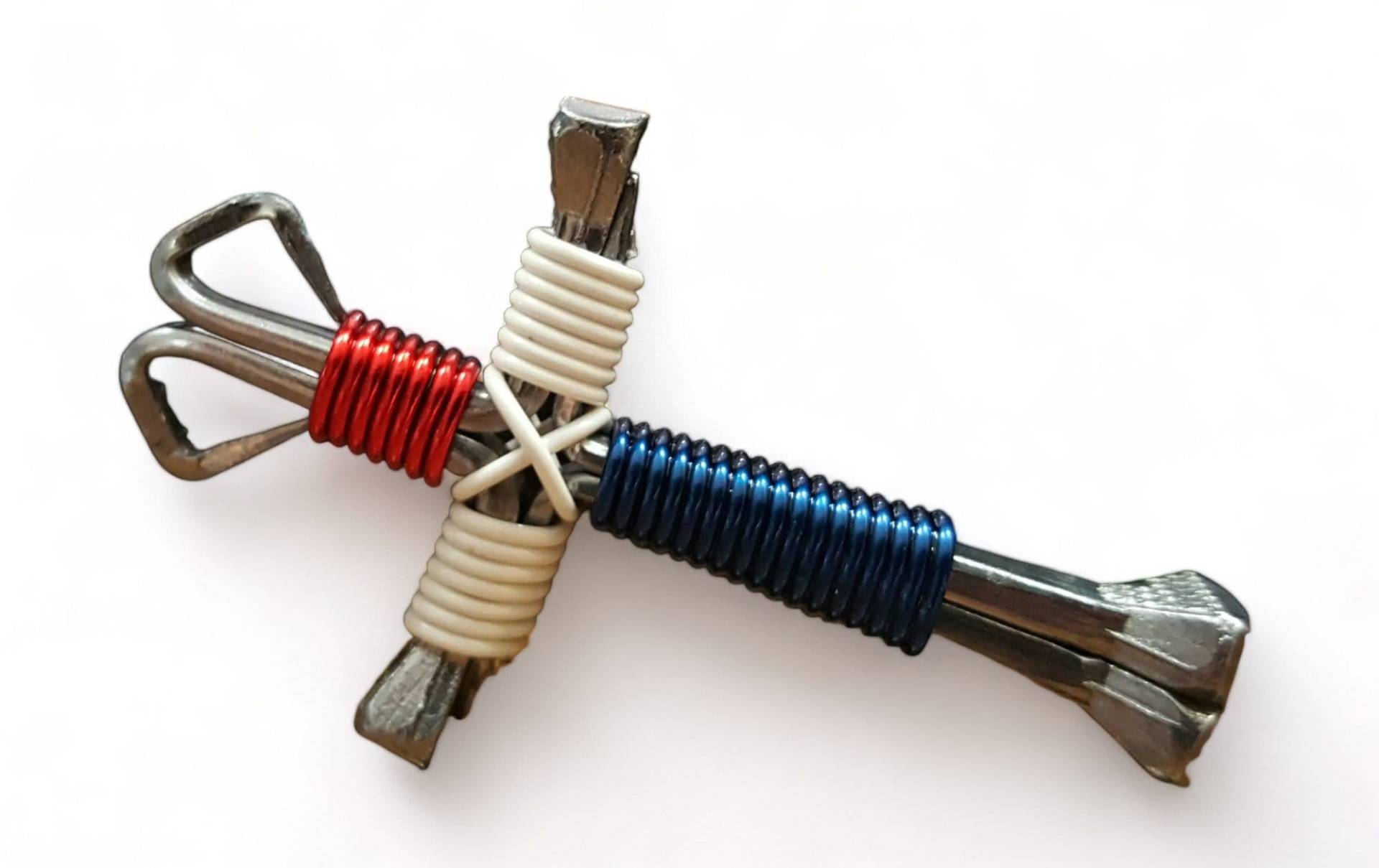 Anhänger Kreuz Halskette Rot Weiß Blau Christian Draht Metall Nägel Schmuck American New von AnnsCreativeCorner