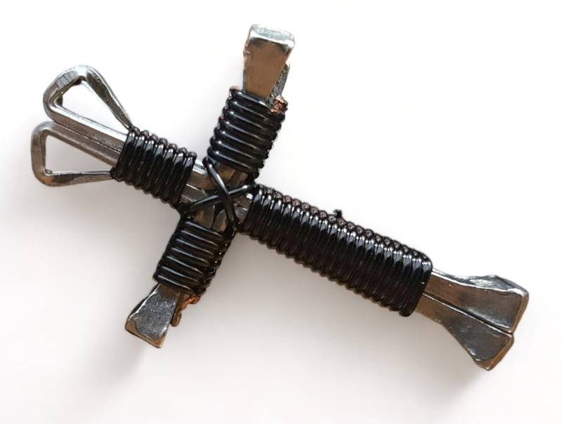 Anhänger Kreuz Halskette Schwarz Christian Draht Metall Nägel Schmuck Brand New Anhänger Kreuz Halskette Schwarz Christian Draht Metall Nägel Schmuck Brand New von AnnsCreativeCorner