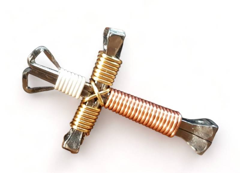 Anhänger Kreuz Halskette Weiß Gold Kupfer Einstellbare Schmuck Christian Draht Metall Nägel Brandneu Anhänger Kreuz Halskette Weiß Gold Kupfer Einstellbare Schmuck Christian Draht Metall Nägel Brandneu von AnnsCreativeCorner