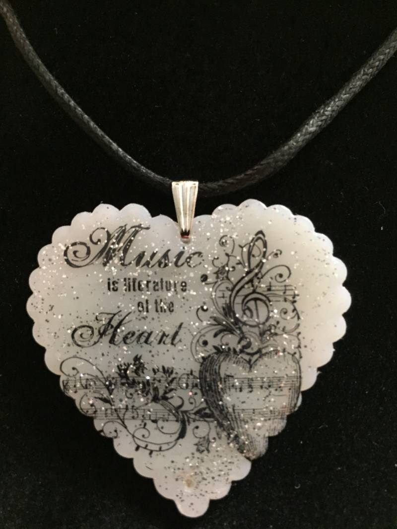 Heart Pendant Halskette, Musik Ist Literatur Des Herzens, Frauenkette, Jr.teen #924 Heart Pendant Halskette, Musik Ist Literatur Des Herzens, Frauenkette, Jr.teen #924 von AnnsUnlimitedAcces