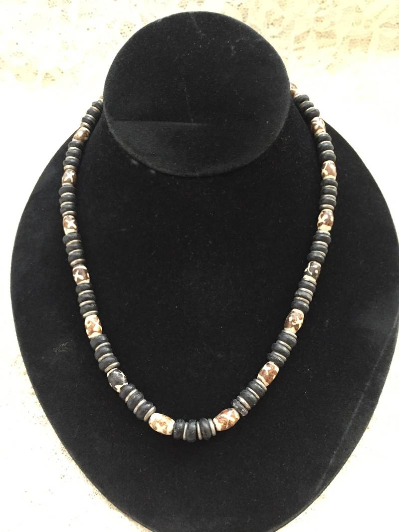 Holz Halskette Herren, Schwarz, Beige Braun Perlen, Silber, Schmuck, Perlen Halskette, Männer Surfer Halsband Unisex # 961 Holz Halskette Herren, Schwarz, Beige Braun Perlen, Silber, Schmuck, Perlen Halskette, Männer Surfer Halsband Unisex # 961 von AnnsUnlimitedAcces