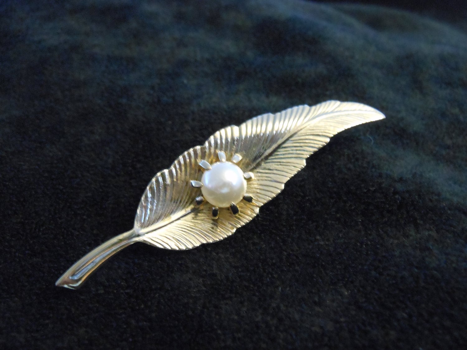Vintage Gold Brosche Feder Perle Vintage Gold Brosche Feder Perle von AnnsUnlimitedAcces