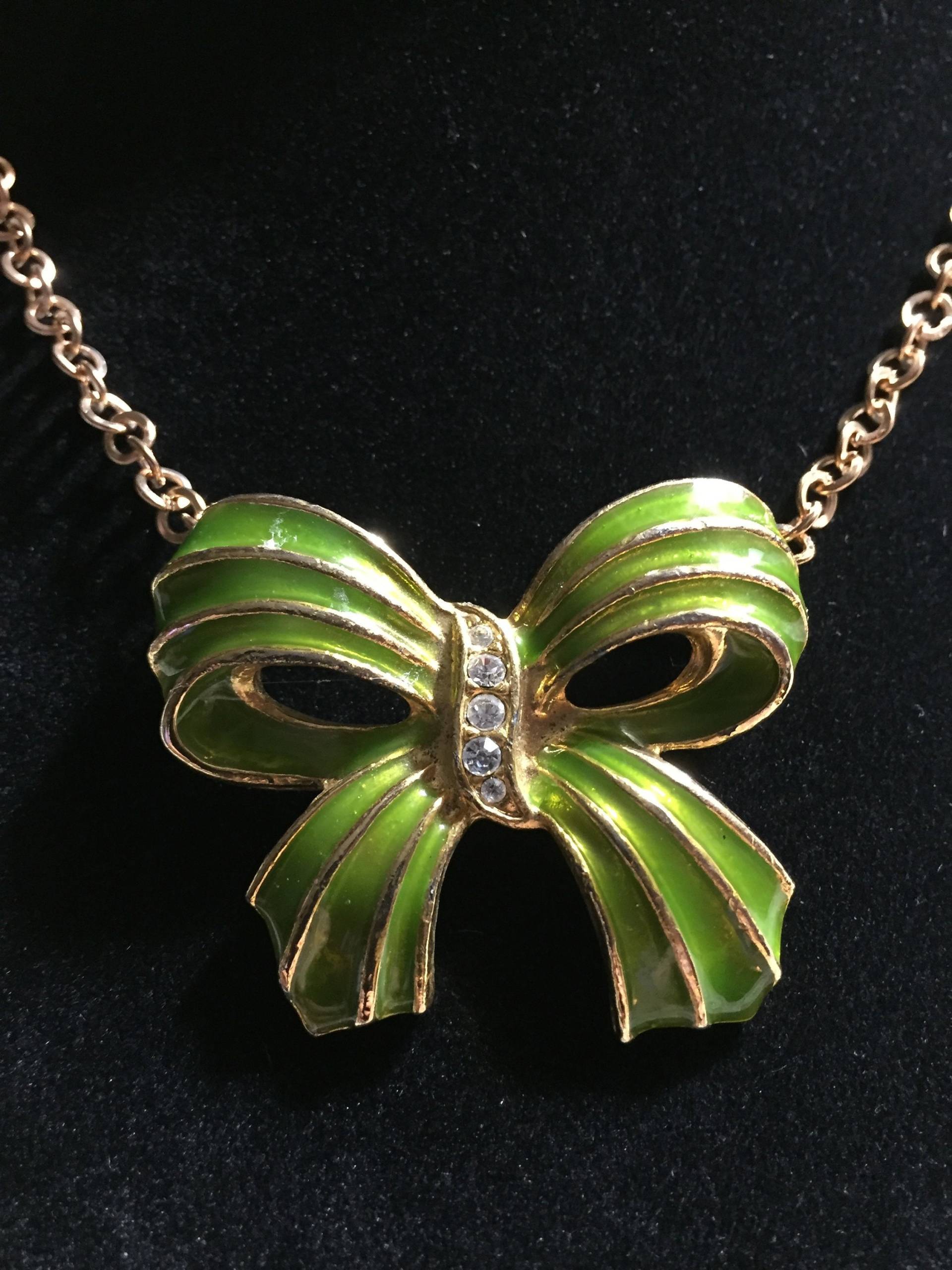Vintage Pendant Bow Halskette, Gold Tone Rhinestone Brooch Womans #980 Vintage Pendant Bow Halskette, Gold Tone Rhinestone Brooch Womans #980 von AnnsUnlimitedAcces