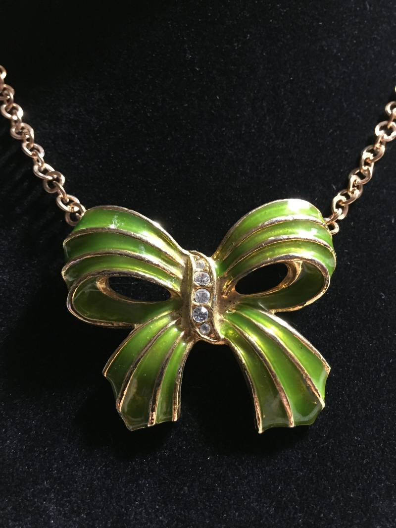 Vintage Pendant Bow Halskette, Gold Tone Rhinestone Brooch Womans #980 Vintage Pendant Bow Halskette, Gold Tone Rhinestone Brooch Womans #980 von AnnsUnlimitedAcces