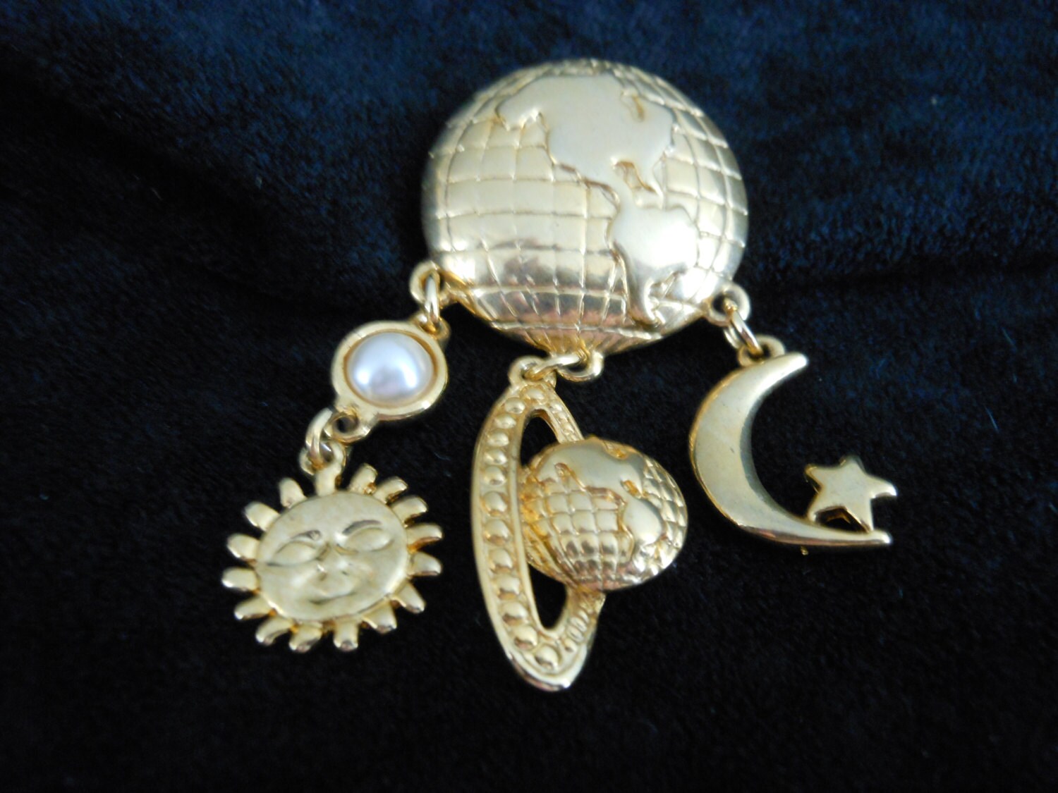 World Galaxies Gold Ton Vintage Brosche World Galaxies Gold Ton Vintage Brosche von AnnsUnlimitedAcces