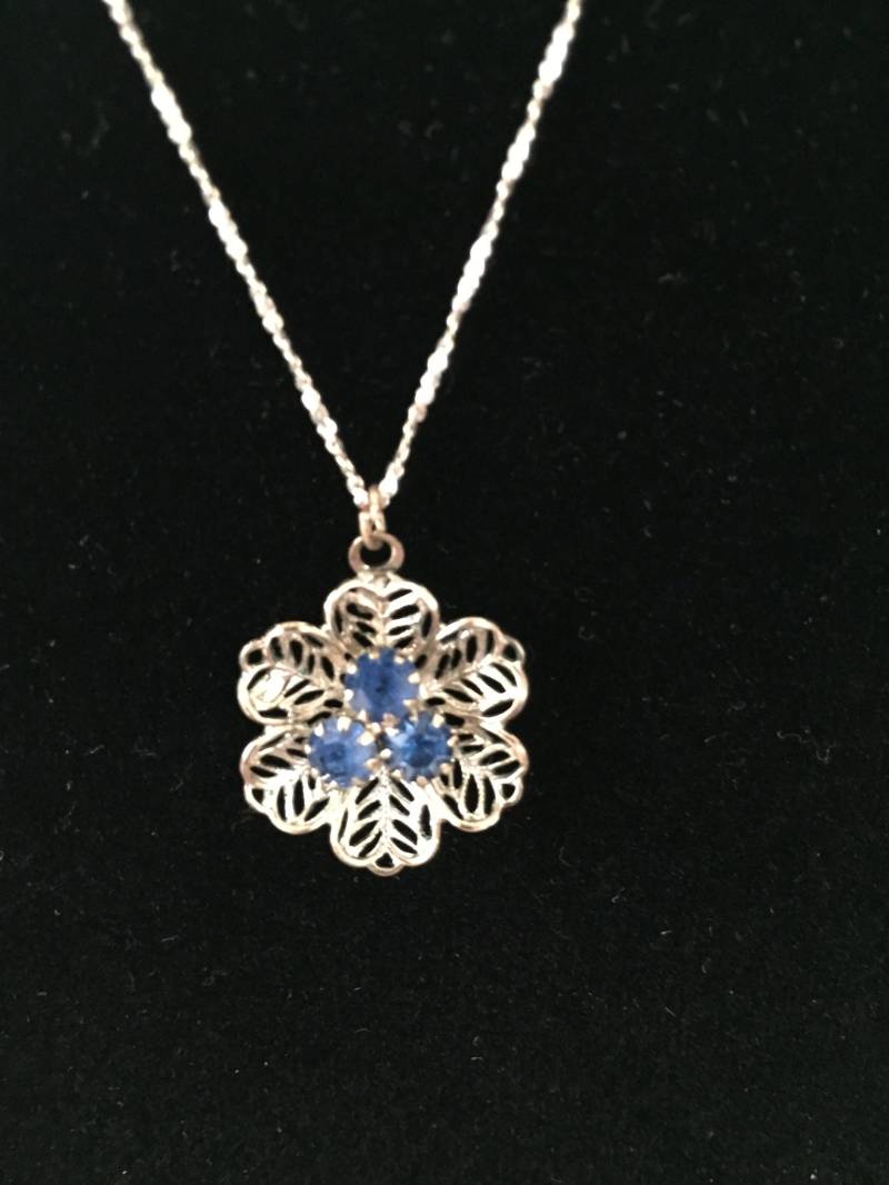 Zierliche Silber Blau Anhänger Halskette Geschenk Für Einen Teenager . 911 Zierliche Silber Blau Anhänger Halskette Geschenk Für Einen Teenager . 911 von AnnsUnlimitedAcces