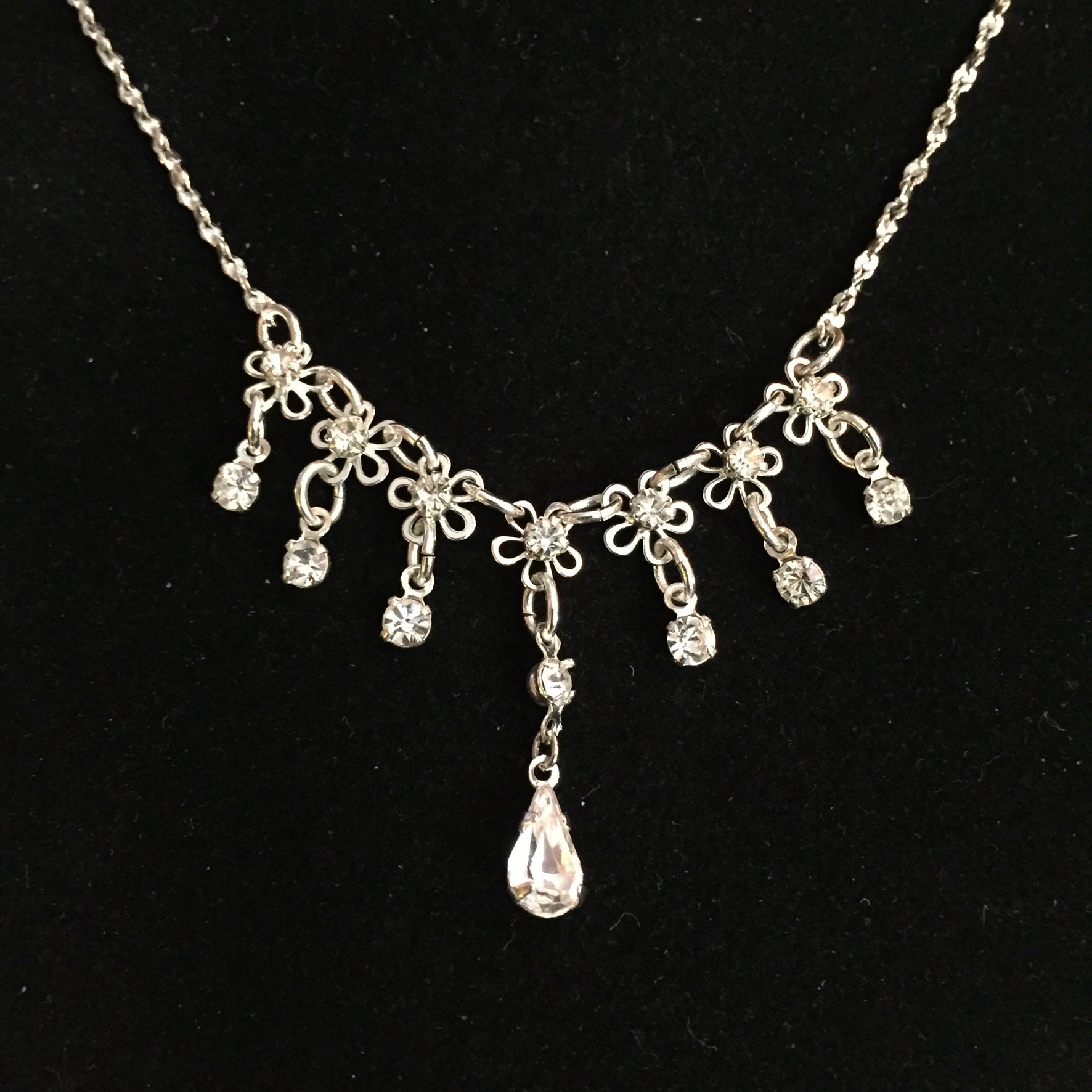 Zierliche Strass Splitter Halskette, Baumeln Silber Avon Schmuck #923 Zierliche Strass Splitter Halskette, Baumeln Silber Avon Schmuck #923 von AnnsUnlimitedAcces