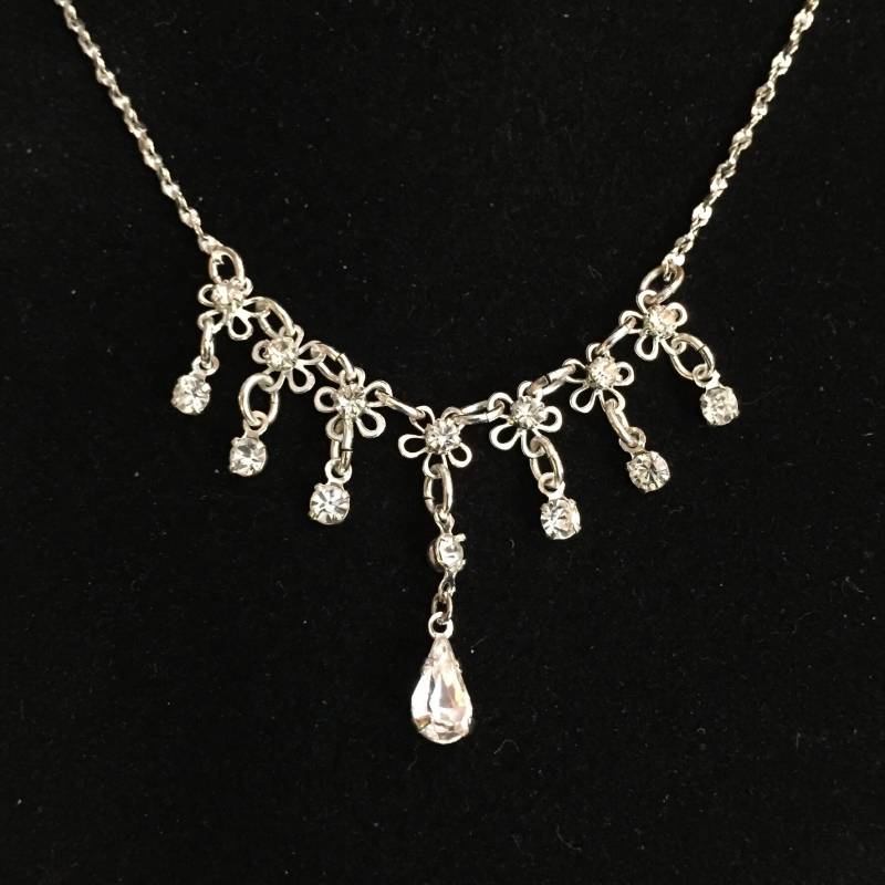 Zierliche Strass Splitter Halskette, Baumeln Silber Avon Schmuck #923 Zierliche Strass Splitter Halskette, Baumeln Silber Avon Schmuck #923 von AnnsUnlimitedAcces