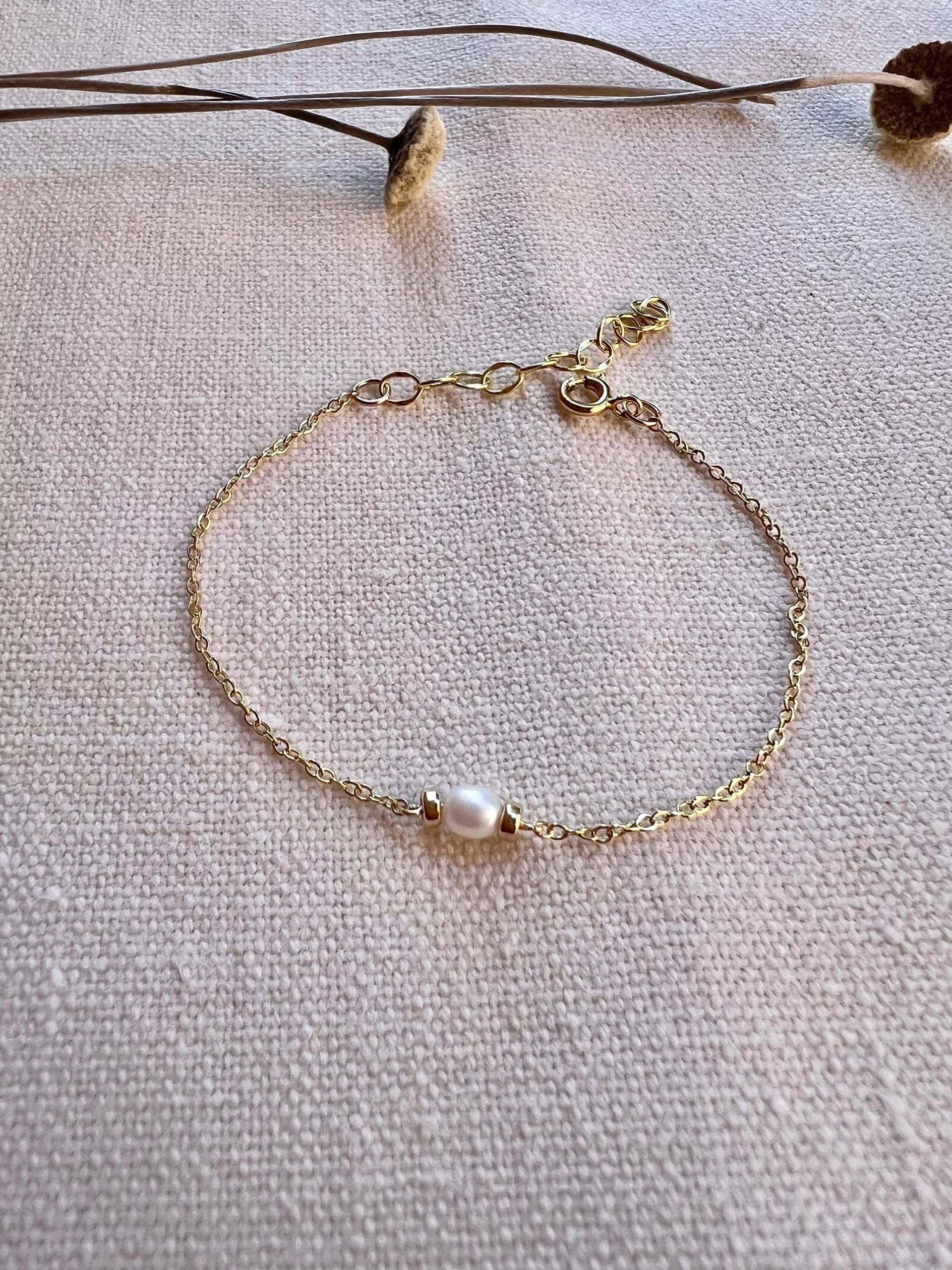 Brautjungfer Armband/Süßwasserperle Und Zwei Winzige Gold Filled Perfekt Für Oder Jeden Anlass Brautjungfer Armband/Süßwasserperle Und Zwei Winzige Gold Filled Perfekt Für Oder Jeden Anlass von AnnyAbby