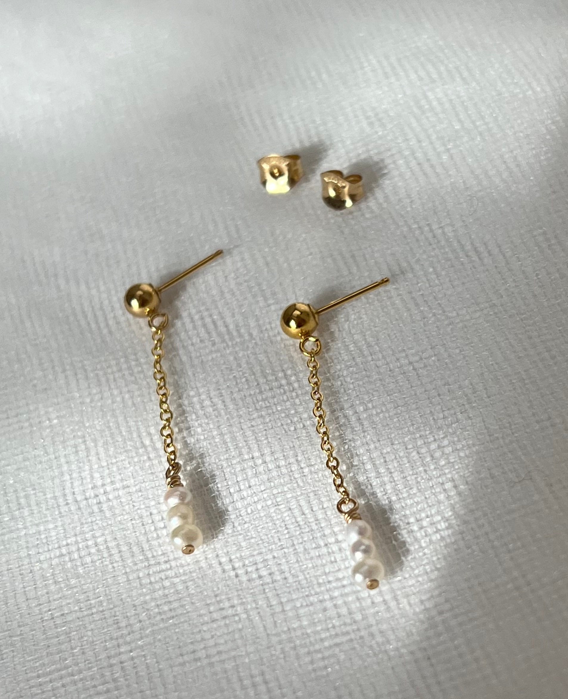 Isa Minimal Ohrstecker Hängeperle/ Süsswasser Perlen Ohrstecker/ 14 K Gold Filled/ Tropfen Ohrring/Perfektes Geschenk Für Sie Isa Minimal Ohrstecker Hängeperle/ Süsswasser Perlen Ohrstecker/ 14 K Gold Filled/ Tropfen Ohrring/Perfektes Geschenk Für Sie von AnnyAbby