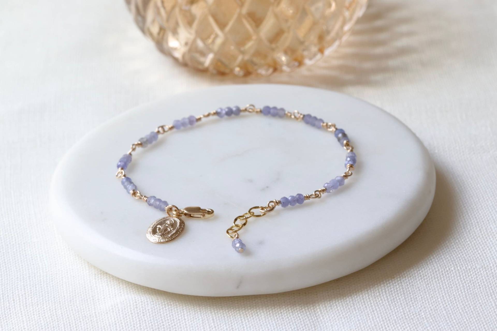 Jungfrau Maria Armband/Tansanit Edelstein 14 K Gold Filled Alltag Zierliches Geschenk Für Sich Selbst Oder Die Menschen Du Liebst Jungfrau Maria Armband/Tansanit Edelstein 14 K Gold Filled Alltag Zierliches Geschenk Für Sich Selbst Oder Die Menschen Du Liebst von AnnyAbby