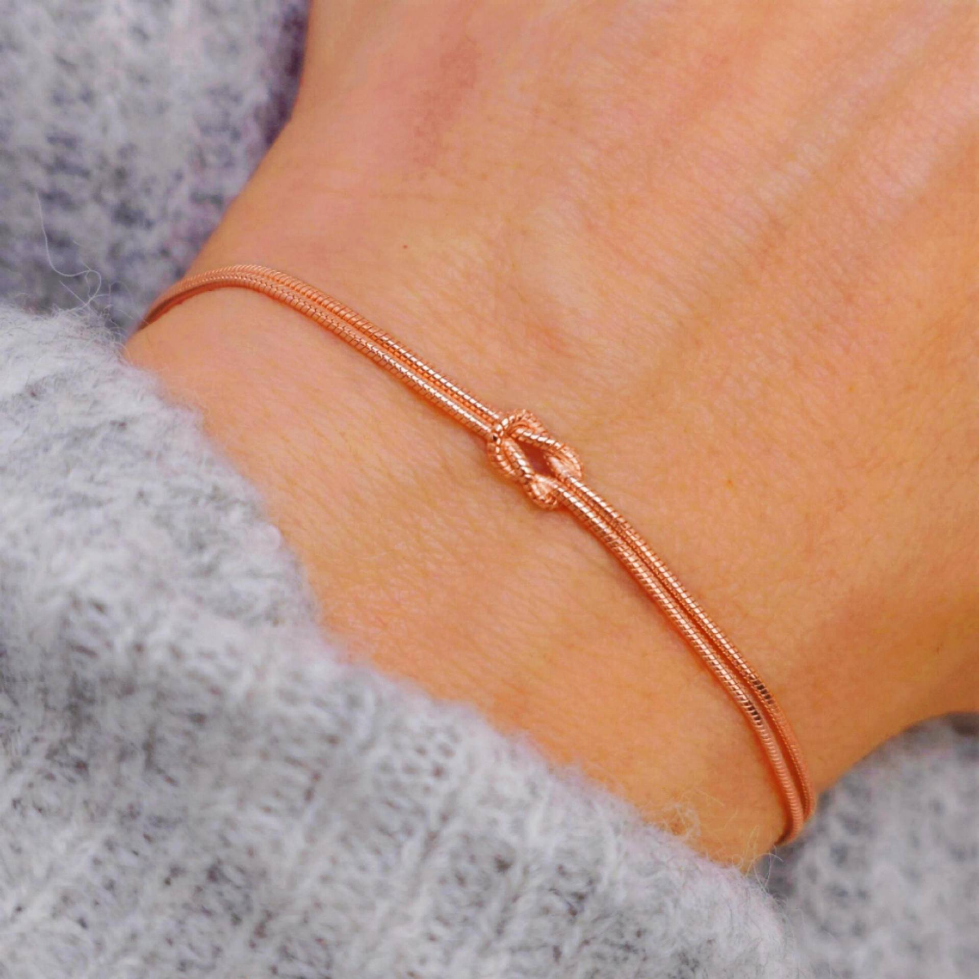 Zartes Knoten Armband 18K Roségold Unendlichkeit Schlangenarmband Rund Zartes Knoten Armband 18K Roségold Unendlichkeit Schlangenarmband Rund von AnnyOnes