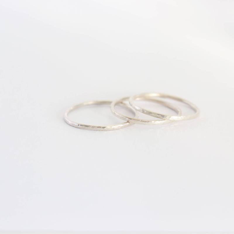 Silber Gehämmerter Ring 1mm von AnologyStudio