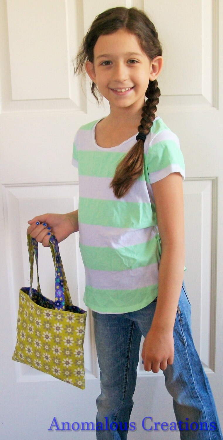 Girls Floral Tote Bag, Green & Purple Theme Print Purse, Little Toddler Girl Shoulder Bag von AnomalousCreations