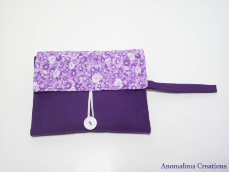 Kleiner Wristlet-Püree, Lila Mit Floraler Druck-Wristlet-Kupplung, Kupplungsbeutel, Wristlet, Floral Clutch Geldbörse von AnomalousCreations