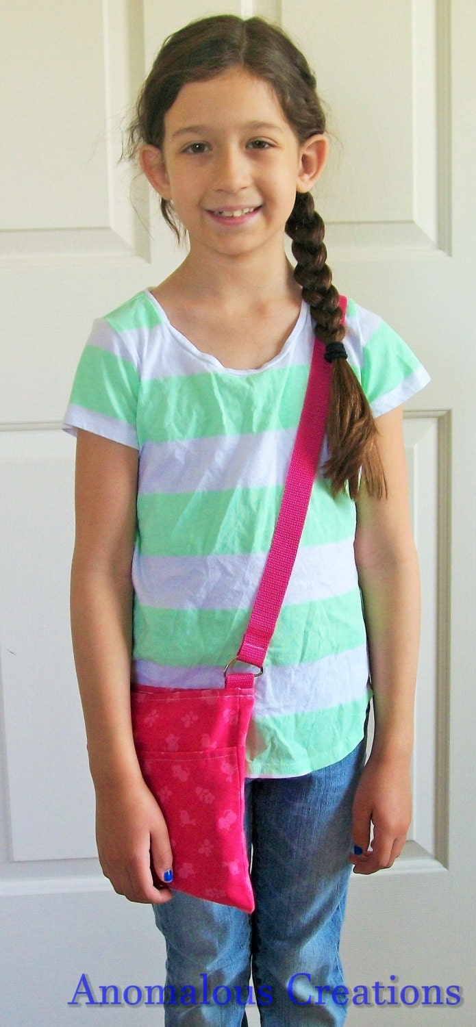 Mädchen Crossbody Bag, Pink Animal Und Blumendruck-Corduroy Tasche Mit Außenatze, Kleine Tasche, Girls Purse von AnomalousCreations