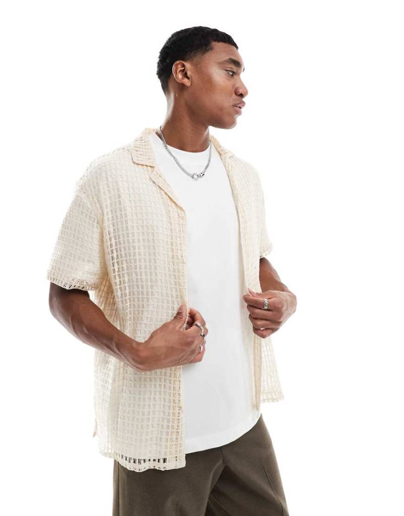 Another Influence - Hemd aus Spitze in Sandbeige mit Reverskragen-Neutral von Another Influence