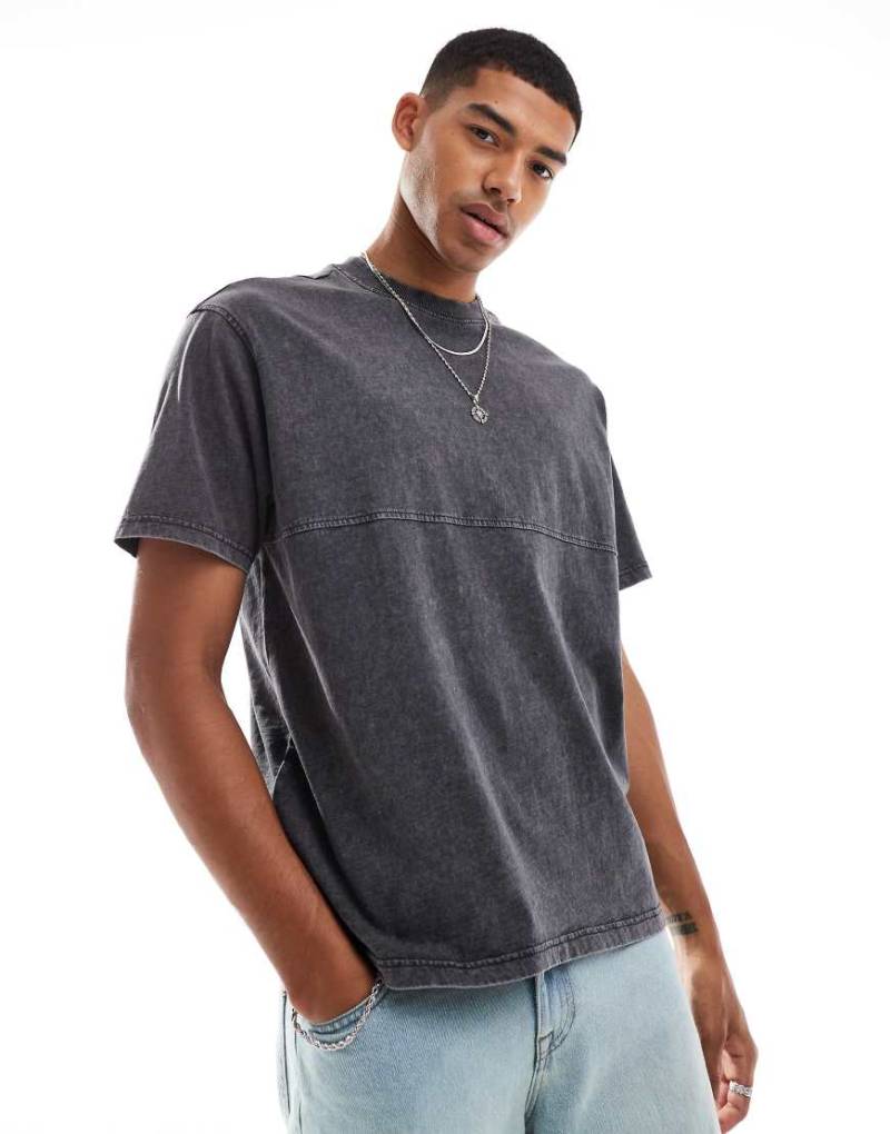 Another Influence - Oversize-T-Shirt in schwarzer Acid-Waschung mit Ziernaht von Another Influence
