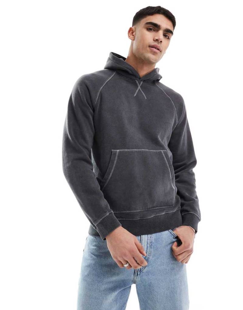 Another Influence - Regan - Kapuzenpullover in schwarzer Acid-Waschung mit Kontrastnaht von Another Influence