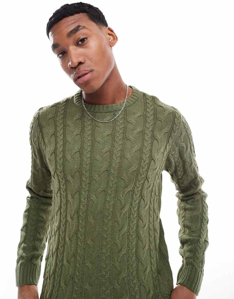 Another Influence - Strickpullover in Khakigrün mit Rundhalsausschnitt und Zopfmuster von Another Influence