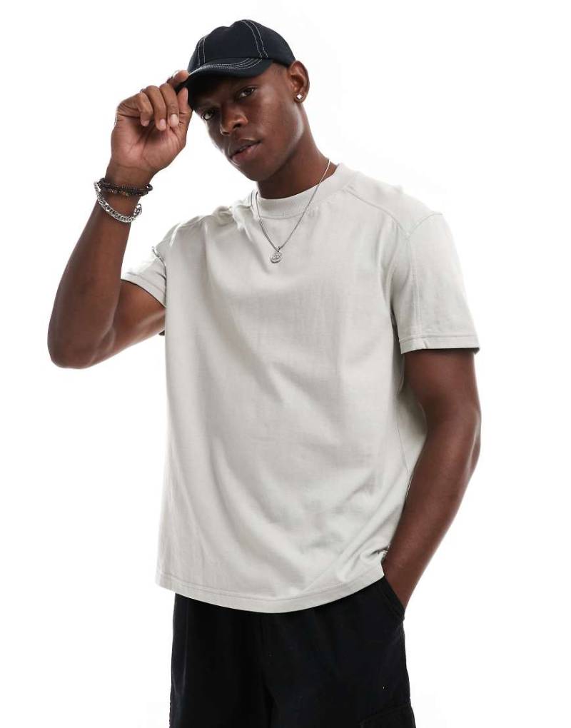 Another Influence - T-Shirt in Grau mit Nahtdetail von Another Influence