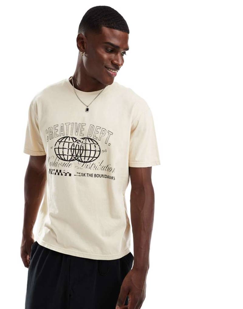 Another Influence - T-Shirt in hellbrauner Acid-Waschung mit Print von Another Influence