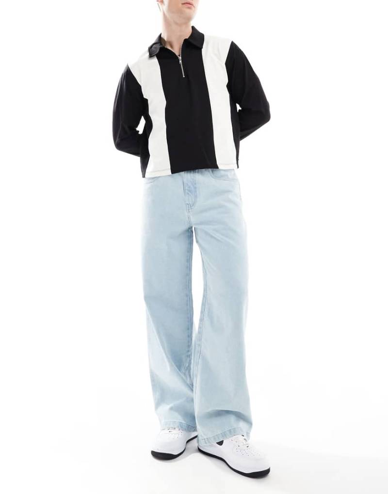 Another Influence - Weit geschnittene Jeans in gebleichtem Blau von Another Influence