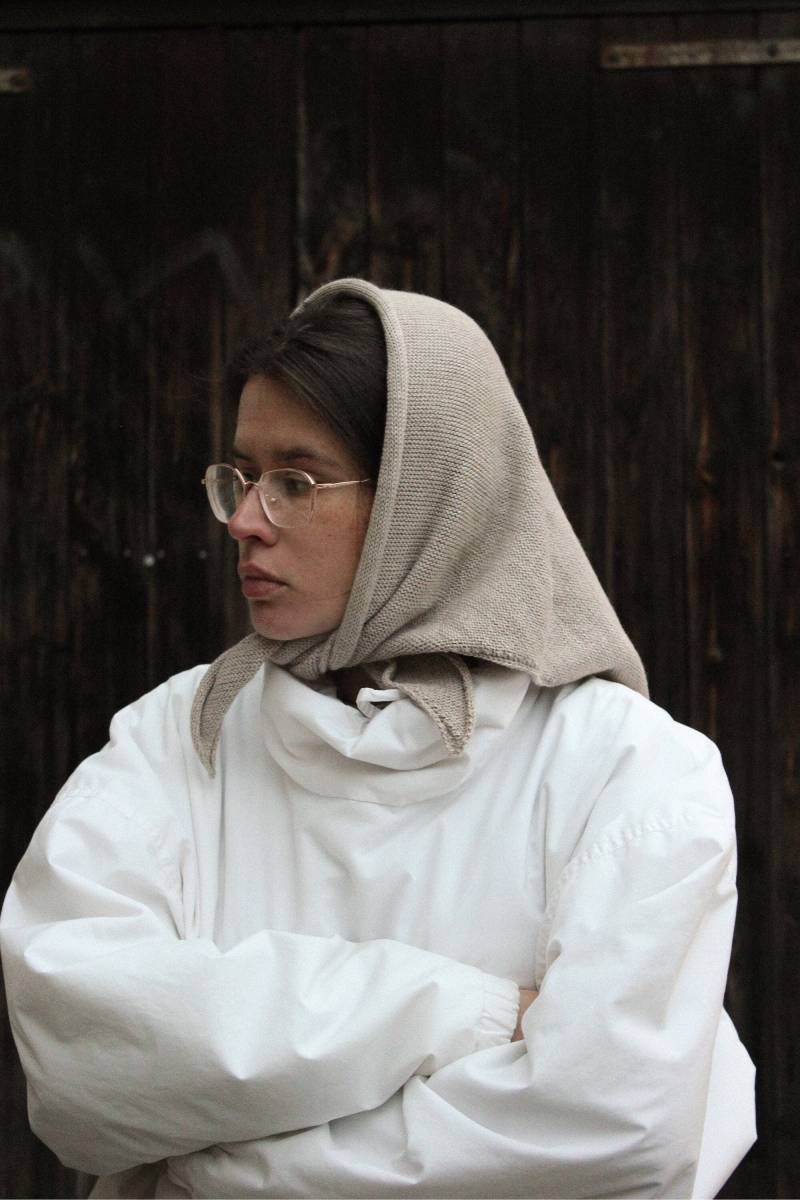 Handgefertigtes Kopftuch in Cremebeige, Kopftuch Gestrickt, Kopftuch Wolle von AnotherHatBag