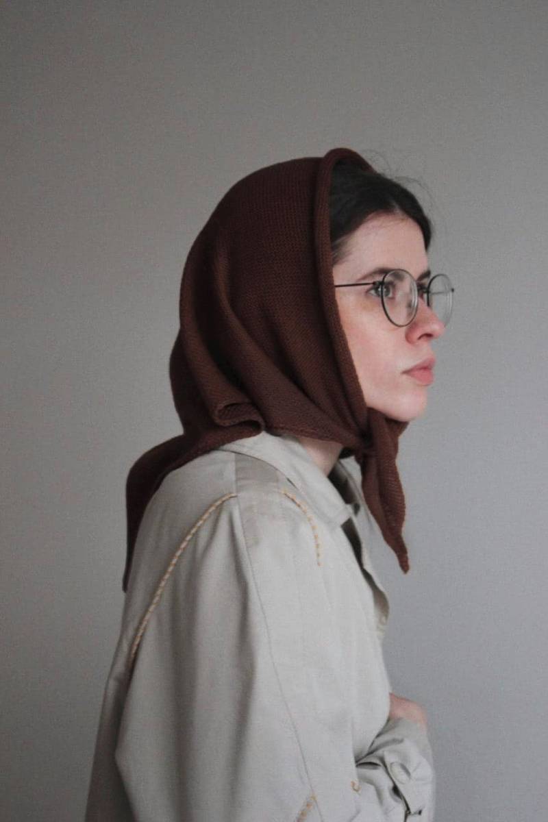Handgefertigtes Kopftuch in Dunkelbraun, Gestricktes Kopftuch, Aus Wolle von AnotherHatBag