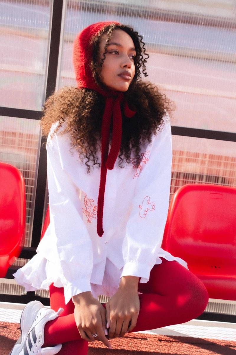 Handgestrickte Mohair-Mütze Mit Fliege Für Erwachsene in Rot von AnotherHatBag