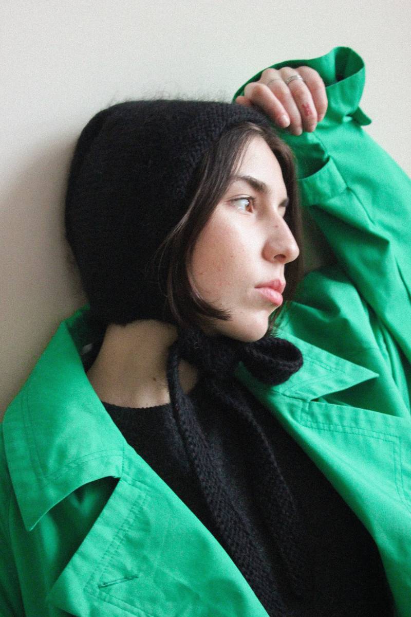 Handgestrickte Mohair-Mütze Mit Fliege Für Erwachsene in Schwarz von AnotherHatBag