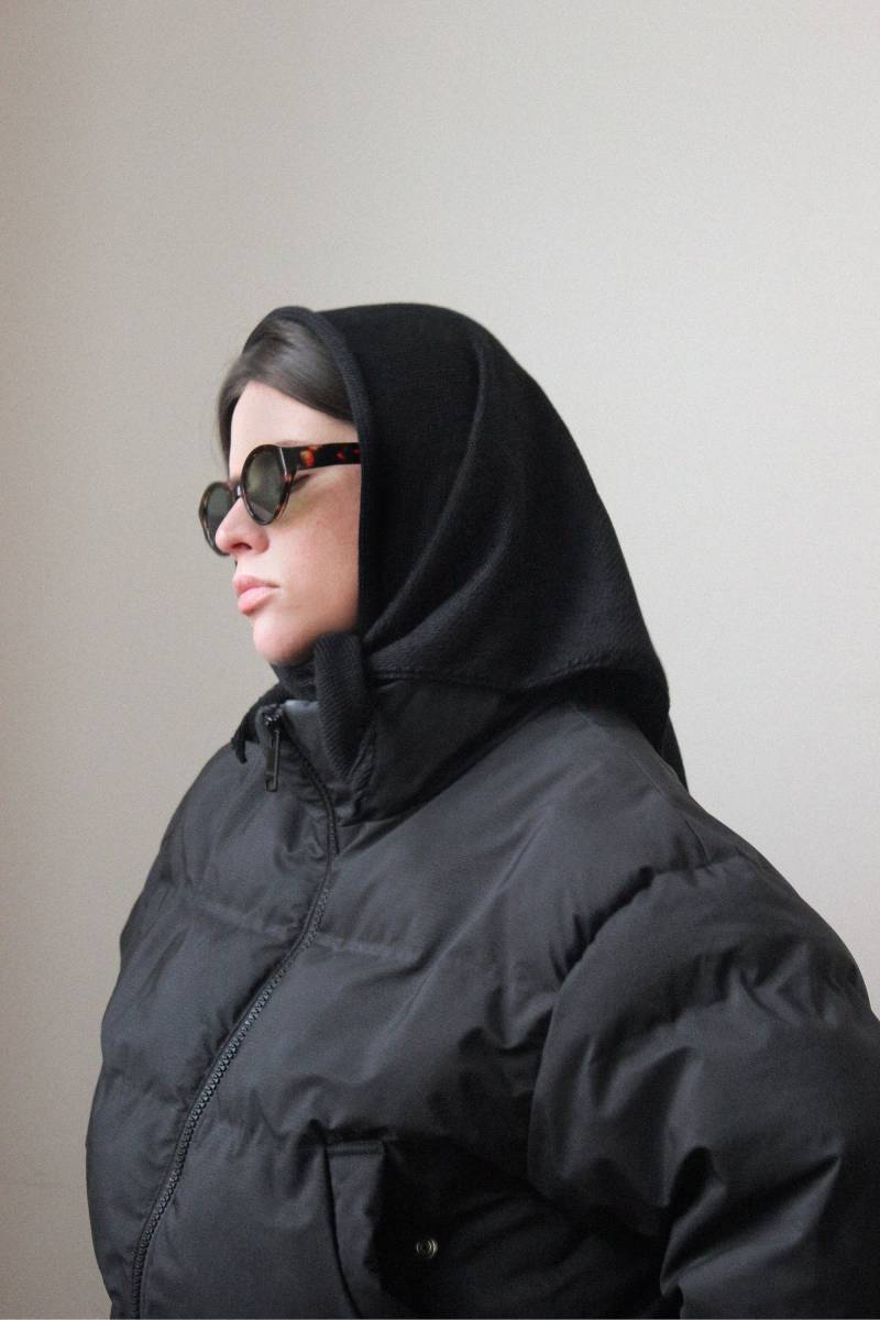 Handgestricktes Kopftuch in Schwarz, Gestrickt, Wolle von AnotherHatBag