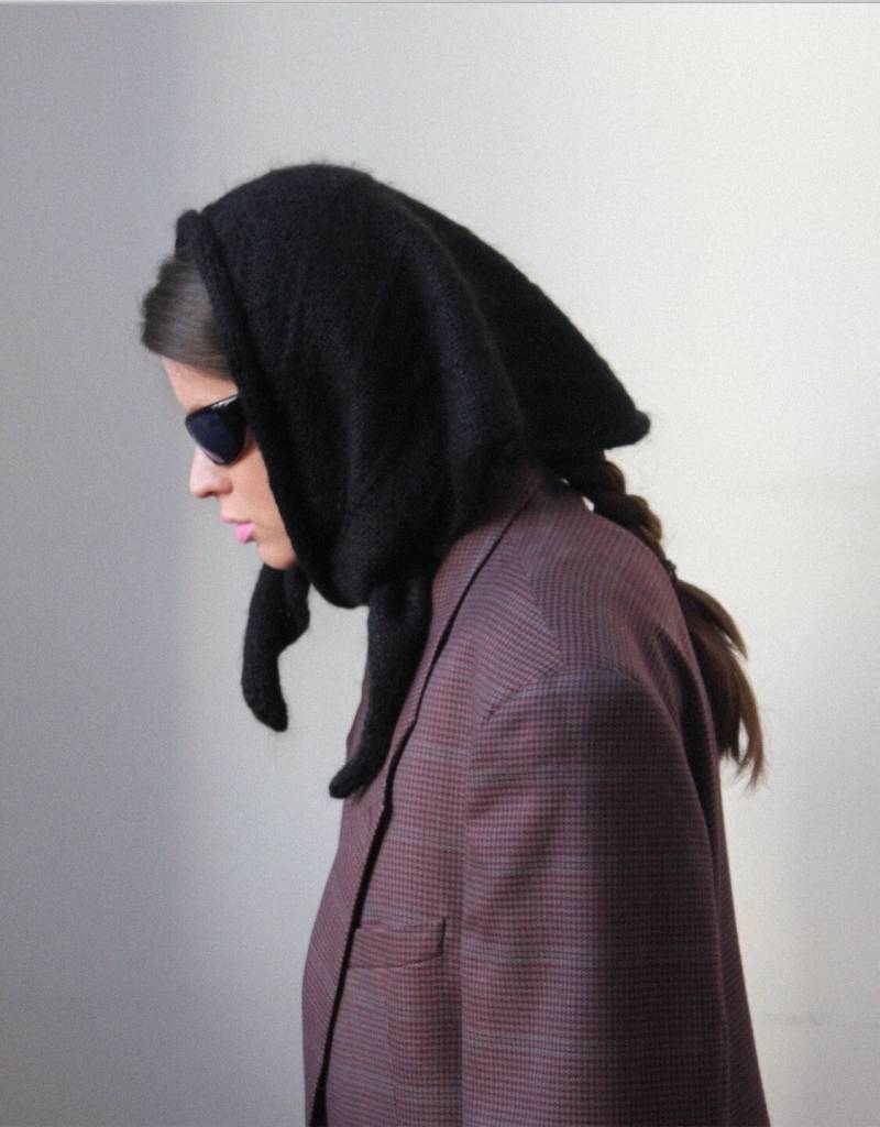 Handgestricktes Premium Mohair Kopftuch in Schwarz, Gestrickt, Wolle von AnotherHatBag