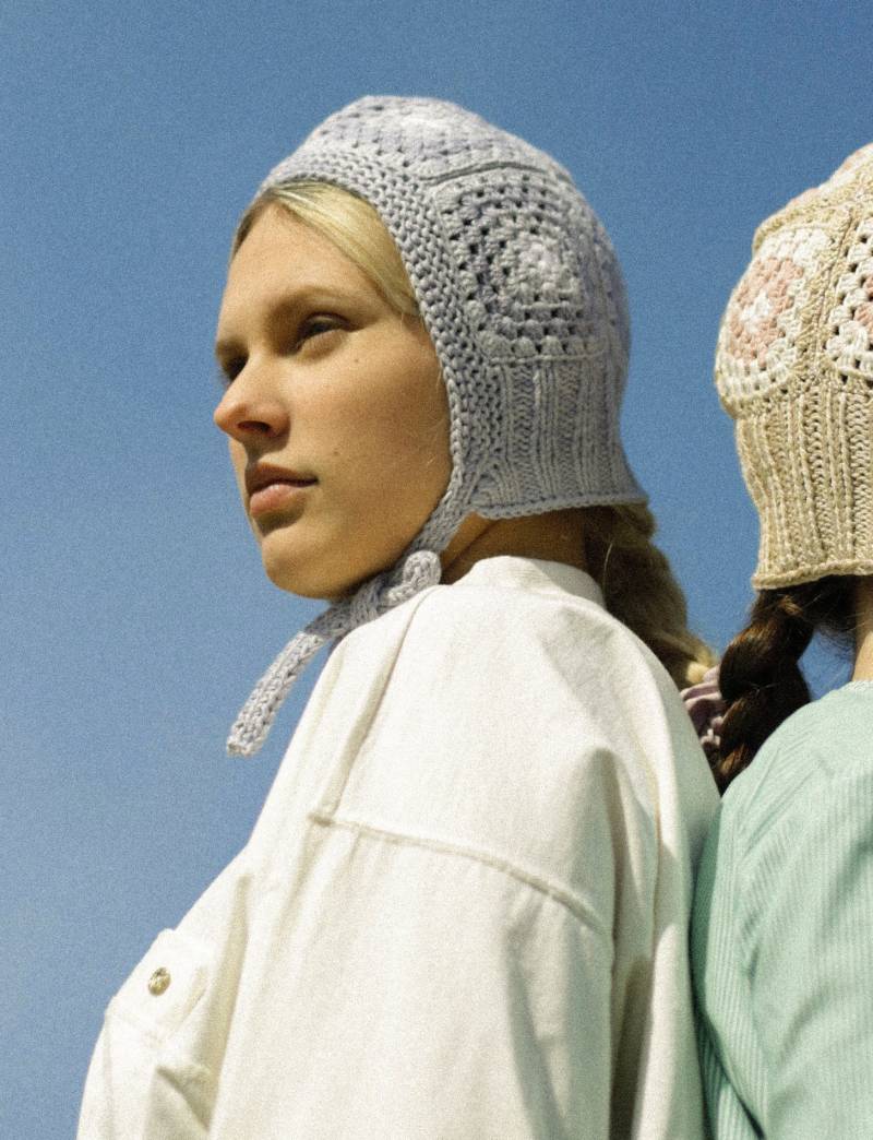 Patchwork Granny Square Gehäkelte Fliege Für Erwachsene in Blau, Patchwork-Häkelmütze Aus Baumwolle von AnotherHatBag