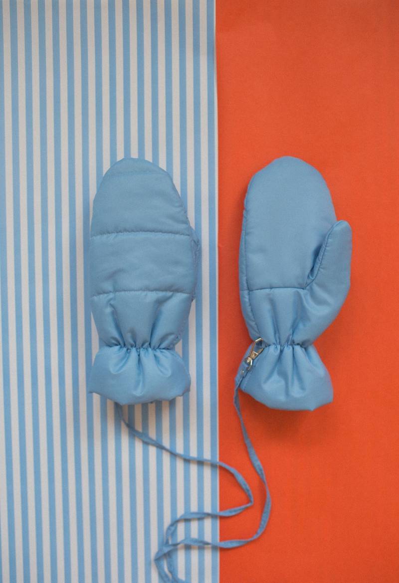 Pufferfäustlinge An Schnüren in Babyblau von AnotherHatBag